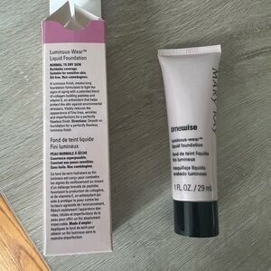Mary Kay Timewise Luminous-Wear Liquid Foundation Normal Dry Ivory 2 #038697